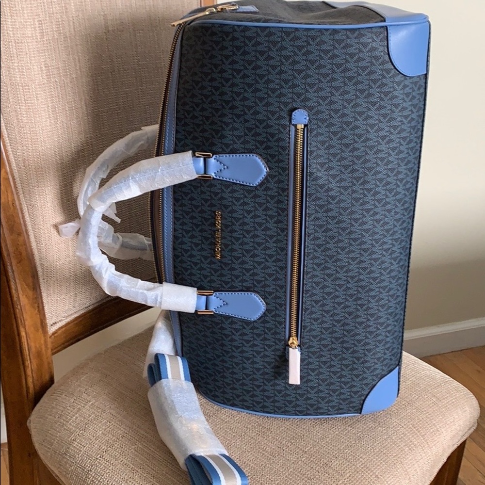 Michael Kors Travel Duffle French Blue - Picture 6 of 7